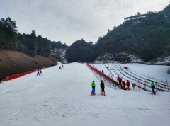 奥陶纪景区奇招揽客 免费开放滑雪场